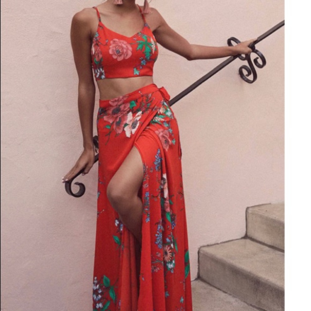 Lulu’s Bloom with a View Dress. Worn once. XS fits like a small. I am 5’6 125lb